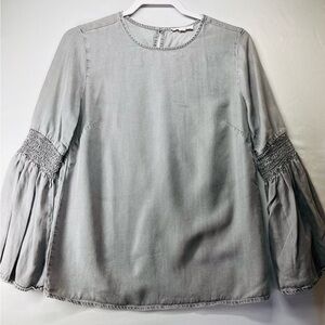 beachlunchlounge Light‎ Gray Smocked Sleeve Blouse